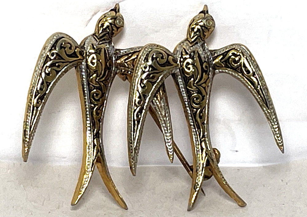 1950s Vintage Twin Swallow Birds Brooch Pair Black Gold Damascene
